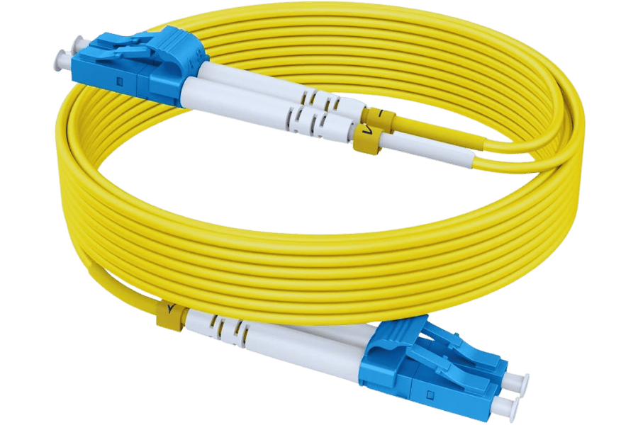 ¿Cuáles son las principales diferencias entre los cables de fibra óptica monomodo y multimodo?